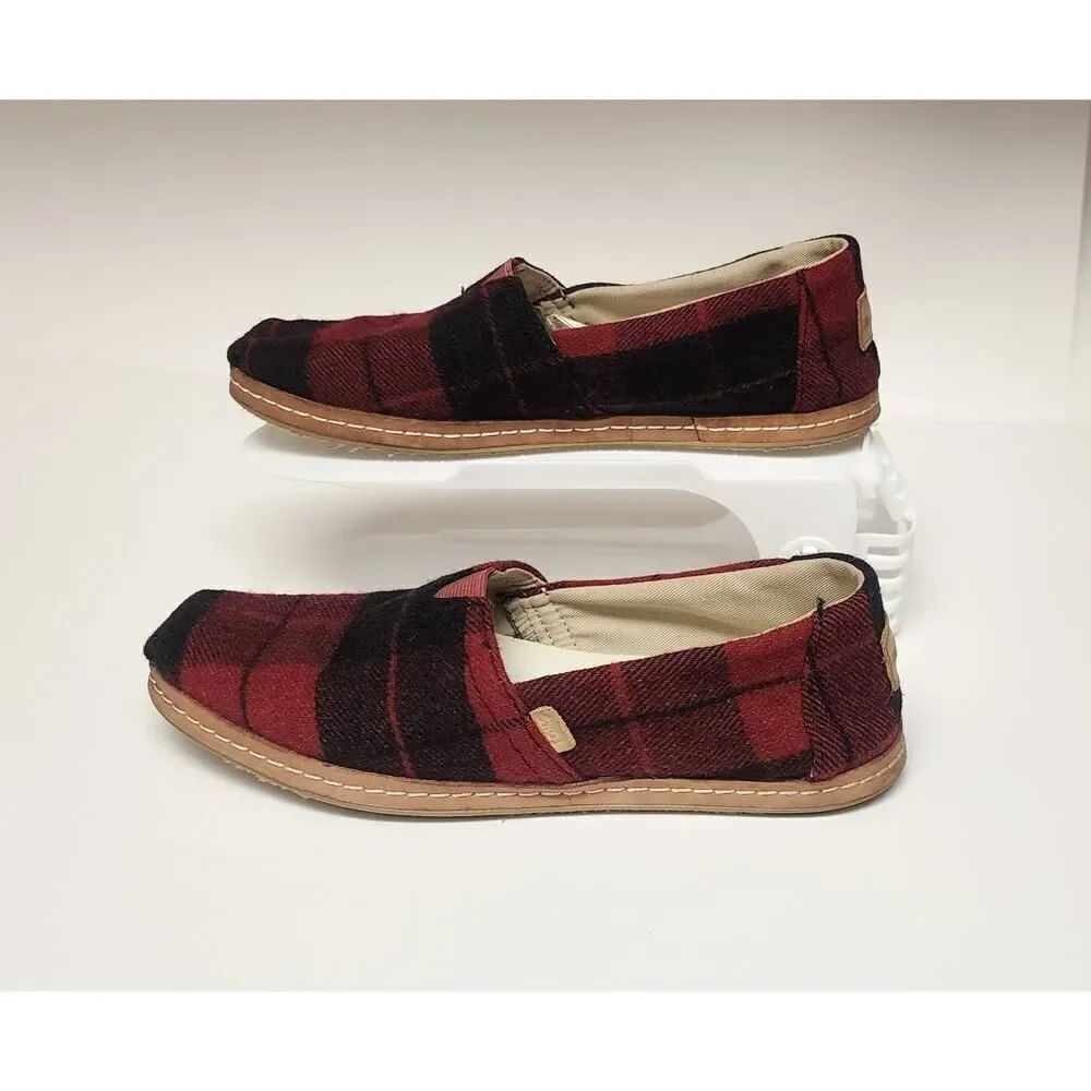 TOMS WOMEN'S CLASSIC SLIP-ON SHOES IN RED PLAID SIZE 6